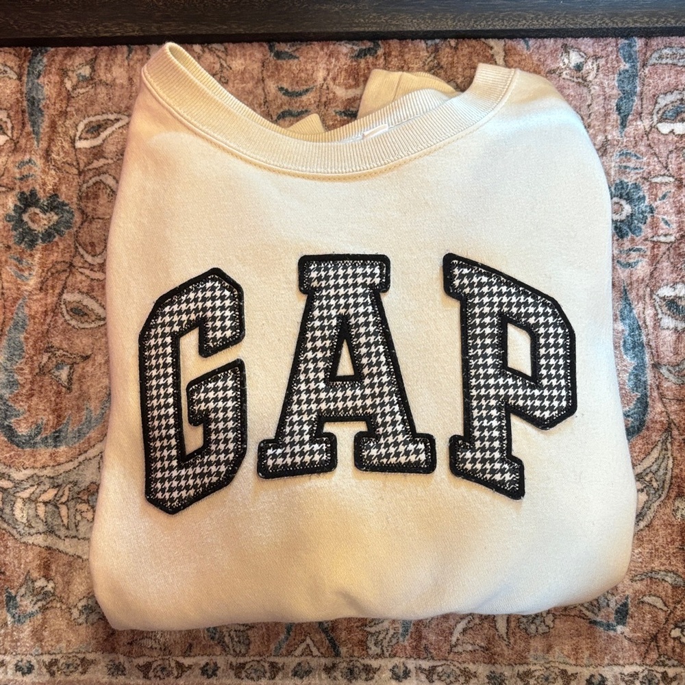 GAP Cream Sweatshirt with Black Houndstooth Logo